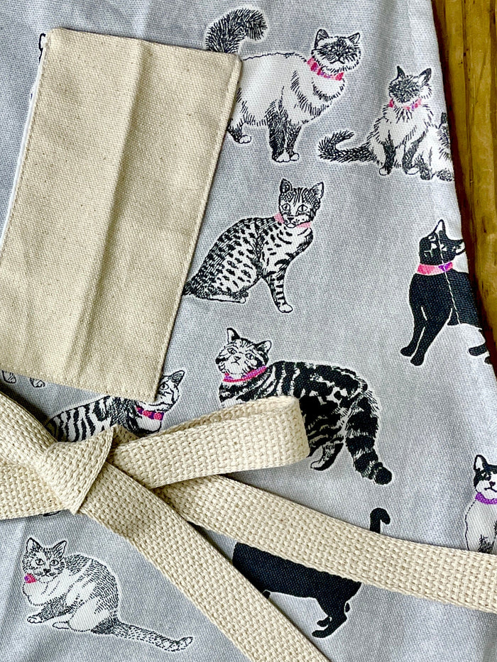 Amanda Bright Designs Carmen Apron cats galore breeds