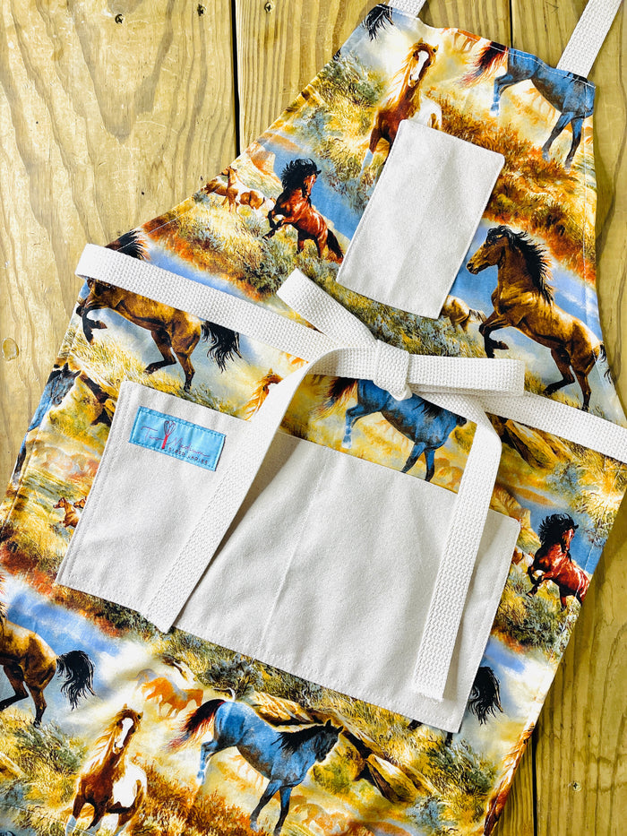 Amanda Bright Designs Hadleigh Apron Wild Horses American Southwest Wild West Apron Pattern
