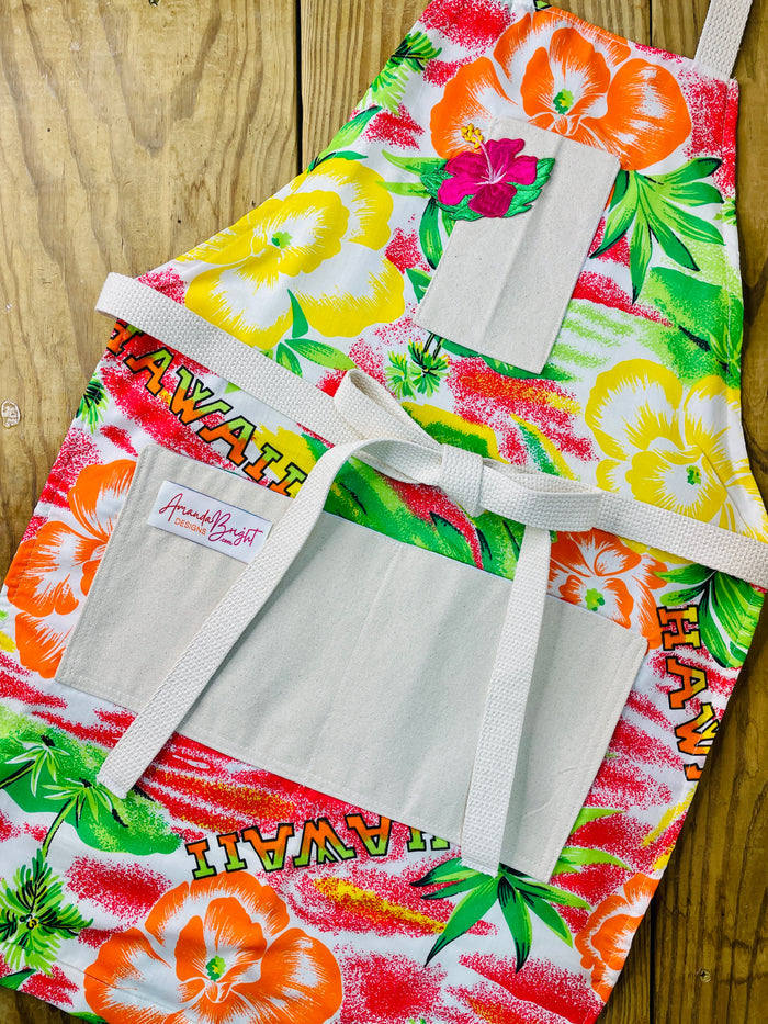 Amanda Bright Designs Hawaiian vintage 1970s print fabric apron vintage military tour vacation spot volcano hibiscus floral apron