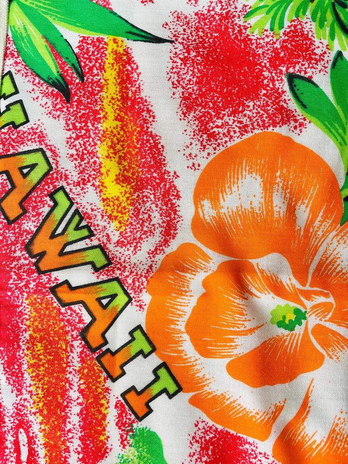 Amanda Bright Designs Hawaiian vintage 1970s print fabric apron vintage military tour vacation spot volcano hibiscus floral apron vintage