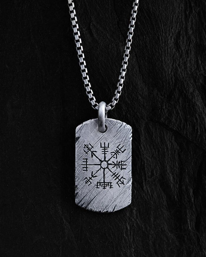 Silver dog tag VEGVISIR