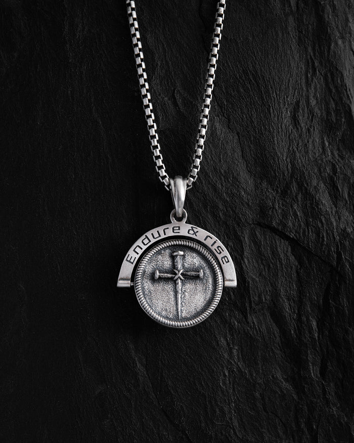 Silver pendant BETENDE HÄNDE