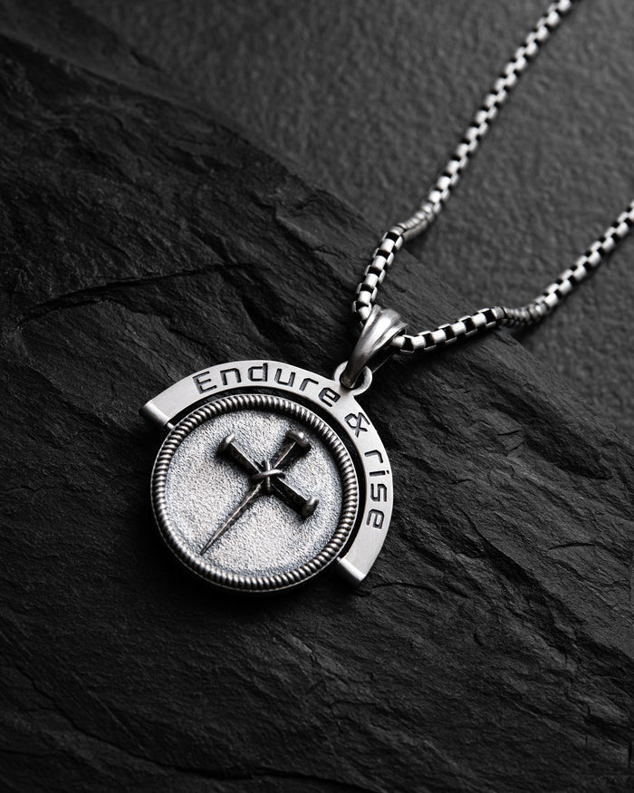 Silver pendant BETENDE HÄNDE
