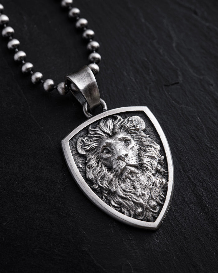 Silver pendant THE WISDOM OF THE LION