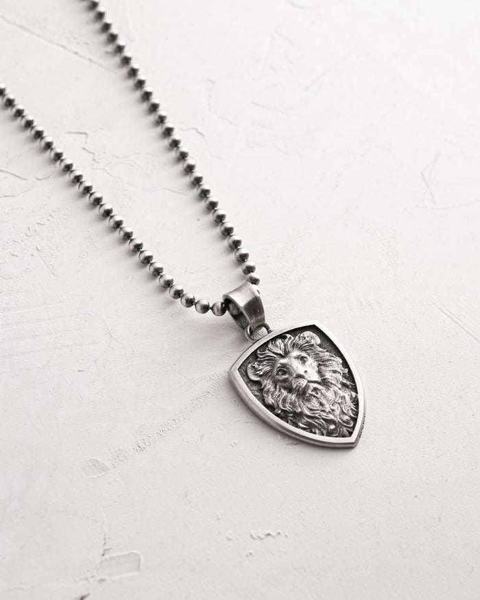 Silver pendant THE WISDOM OF THE LION
