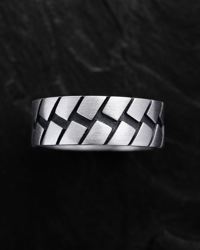 Silver ring ROUTE