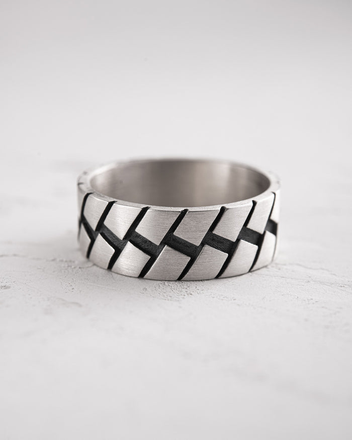Silver ring ROUTE