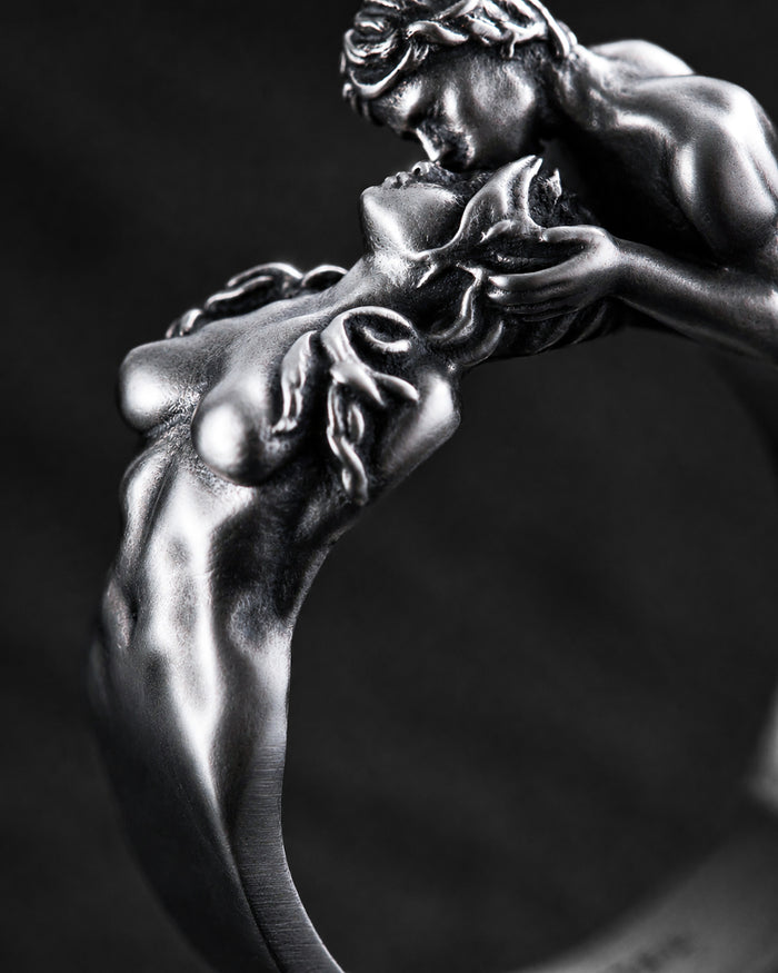 Silver ring THE KISS