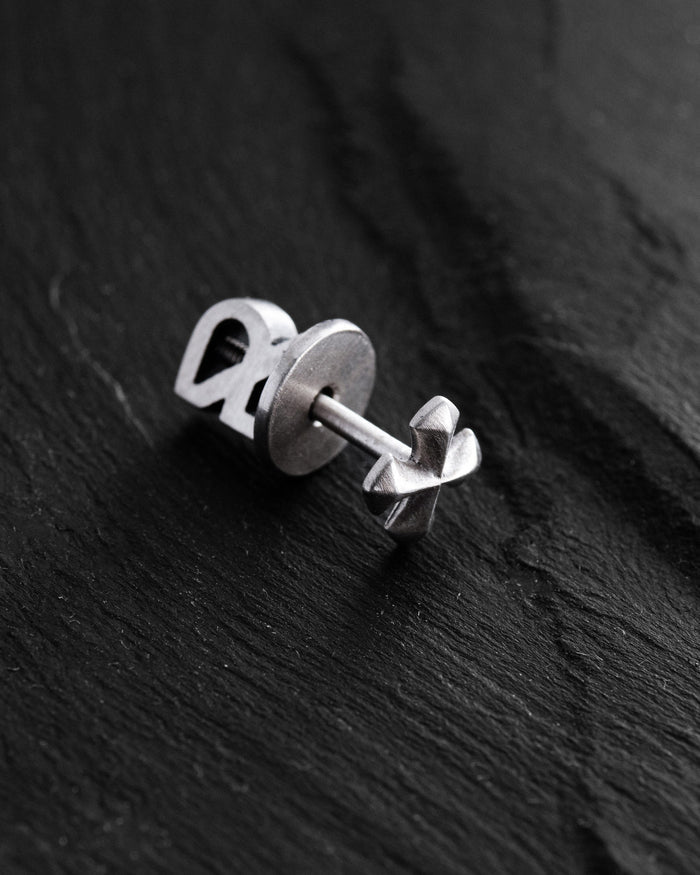 Silver single earring CROSS PATTÉE