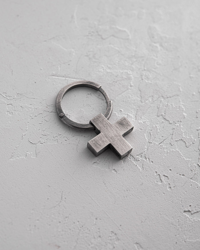 Silver single earring VERITAS