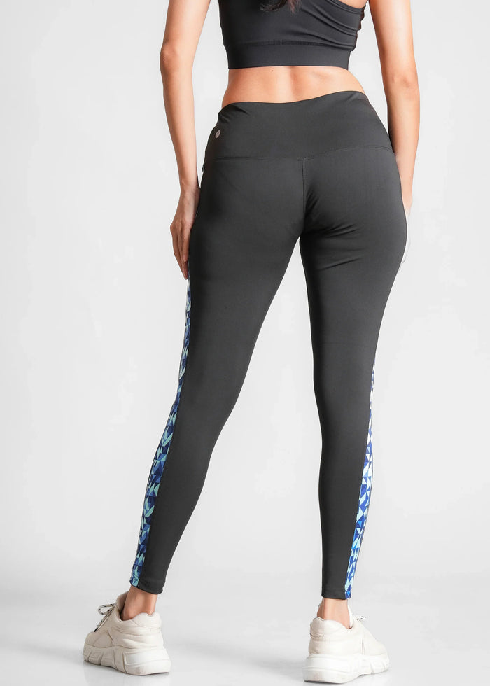 StripePlay Ankle Length Design Tight