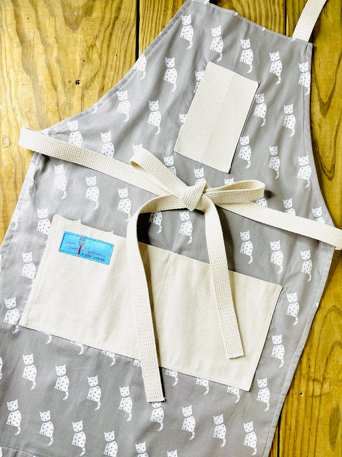 Amanda Bright Designs Tammi white cat gray background kitchen animal lovers apron farmhouse style